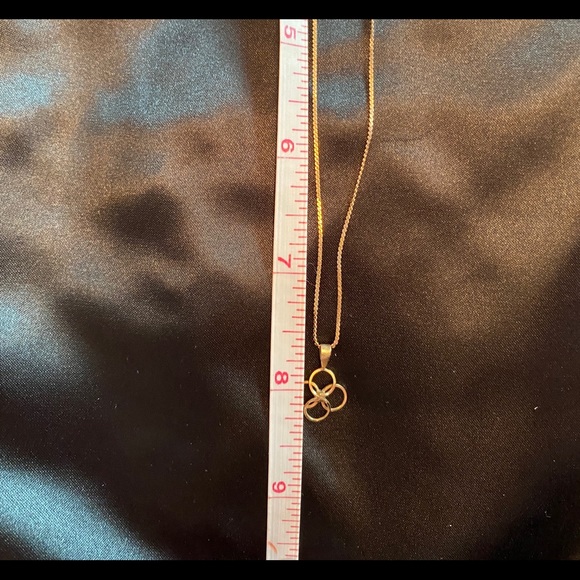 10k stamped gold chain with knot charm - Picture 2 of 4